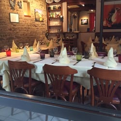 La Table Ronde - Small restaurant with a typical cut hen for the region, fresh products and the dinner was fabulous