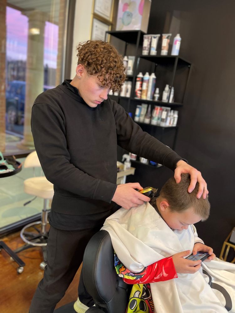 Salon SOCA, Johnson City Roadtrippers