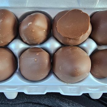 Lammes Candies - Chocolate covered strawberries - Candy Stores Near Me - Cedar Park, Texas