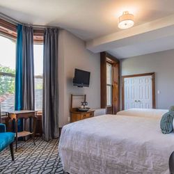 Idlewyld Inn And Spa - Standard Two Queen Beds