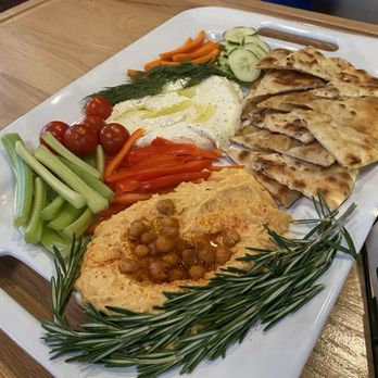 Streetlight Brasserie - Appetizers for a group - Cocktail Bars Near Me - Buffalo, New York