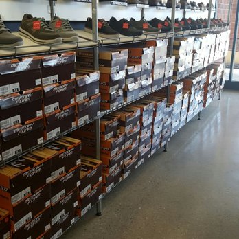 skechers outlet irving park