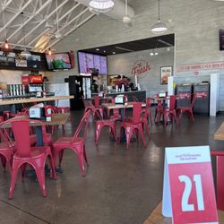 Slim Chickens - Interior