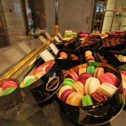 Cute little macaron tins!