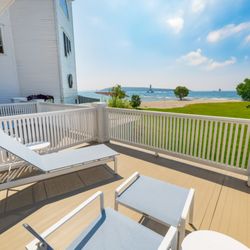 Hotel Iroquois - Balcony View
