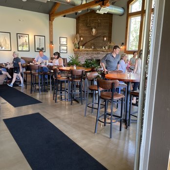 Fiddlers - Inside - Seafood Near Me - St. Simons, Georgia