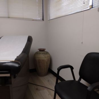 Damiani Stephen M DO - Seating in the exam room.. love the pot - Endocrinologists Near Me - Apple Valley, California Damiani Stephen M DO - Seating in the exam room.. love the pot - Endocrinologists Near Me - Apple Valley, California