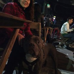 Ambiente tranquilo, domingo sin música, para venir a charlar birra de por medio