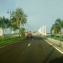 Treasure Island Causeway - Eastbound on Treasure Island Causeway just before the bridge