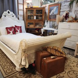 Vintage Flamingo - Sleigh Bed
