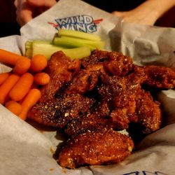 Wild Wing Kanata - Bronco wings with veg.