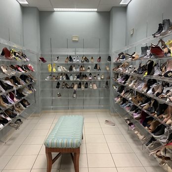 Von Maur Charlestown Mall - Department Stores Near Me - St Charles, Illinois Von Maur Charlestown Mall - Department Stores Near Me - St Charles, Illinois