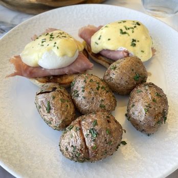 Marché Bacchus - Traditional Benedict - French Near Me - Las Vegas, Nevada