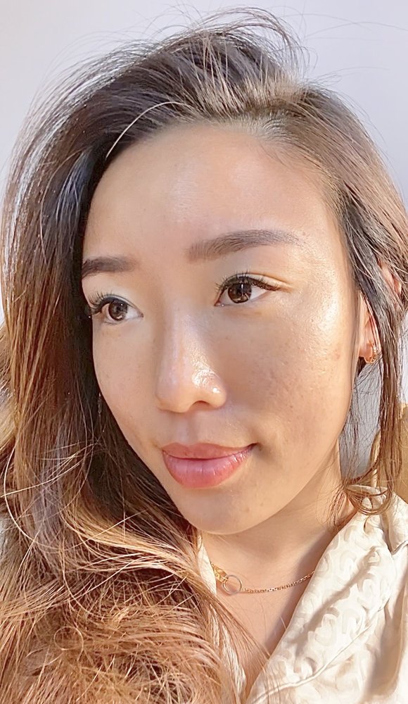 Flora Lashes Studio Logo