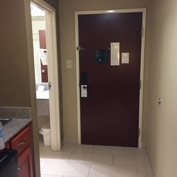 Quality Suites - Entrance to room - Hotels Near Me - New Iberia, Louisiana Quality Suites - Entrance to room - Hotels Near Me - New Iberia, Louisiana