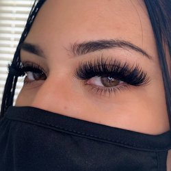 Elle Esthetics - Volume Lash Extensions