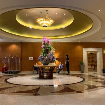 Sheraton Manila Bay - Lobby - Hotels Near Me - Manila, NCR