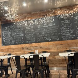 Mancini's Wood-Fired Pizza - Dining area