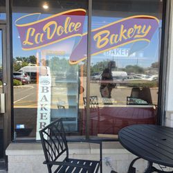 La Dolce Bakery - Front