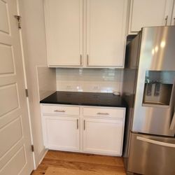 Maidsway Cleaning Service - Spotless kitchen cabinets after the move out cleaning in North Austin