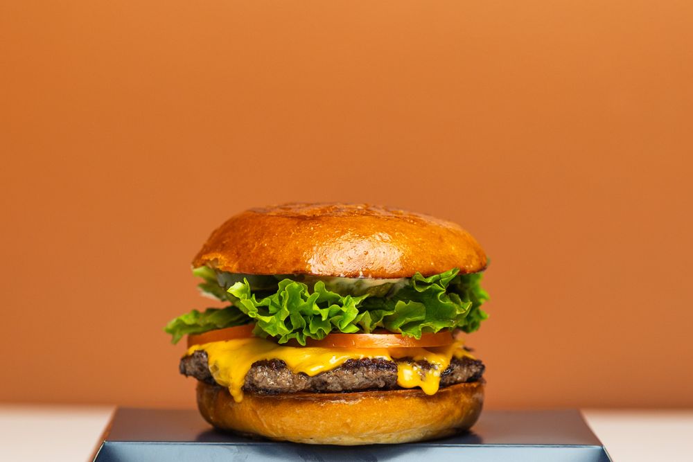 Capon’s Burgers - Photo 2