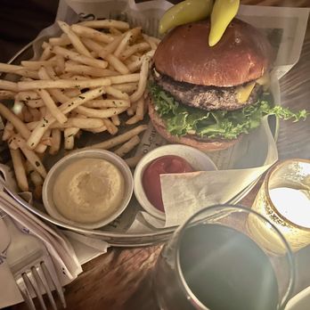 19 Cleveland - 19 Hamburger - Dinner - Mediterranean Near Me - New York, New York 19 Cleveland - 19 Hamburger - Dinner - Mediterranean Near Me - New York, New York