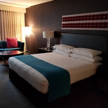 theWit Chicago, a Hilton Hotel - View of the guest room and sitting area - Hotels Near Me - Chicago, Illinois