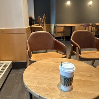 Starbucks - Tables - Coffee & Tea Near Me - Chicago, Illinois Starbucks - Tables - Coffee & Tea Near Me - Chicago, Illinois