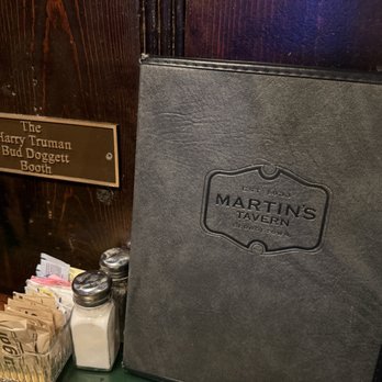 Martin's Tavern - Atmosphere - Breakfast & Brunch Near Me - Washington, DC, District of Columbia
