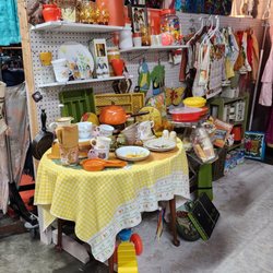 Flamingo Haven Antique Mall - Children's toys and clothing, and some fun kitchen items from the 80s too!