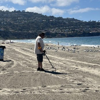Redondo Beach - Honey using his metal detector - Beaches Near Me - Redondo Beach, California Redondo Beach - Honey using his metal detector - Beaches Near Me - Redondo Beach, California