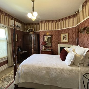 Churchill Manor Bed and Breakfast - Hotels Near Me - Napa, California Churchill Manor Bed and Breakfast - Hotels Near Me - Napa, California