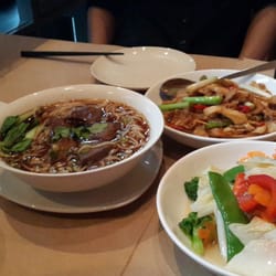 Wu-Gu 五穀 Wu Gu - Signature Taiwanese beef noodles, mixed vegetables