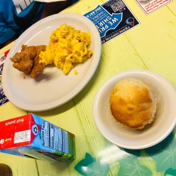 Steph's Southern Soul Restaurant - Kids meal: chicken wing, mac and cheese and juice box - Soul Food Near Me - Dade City, Florida