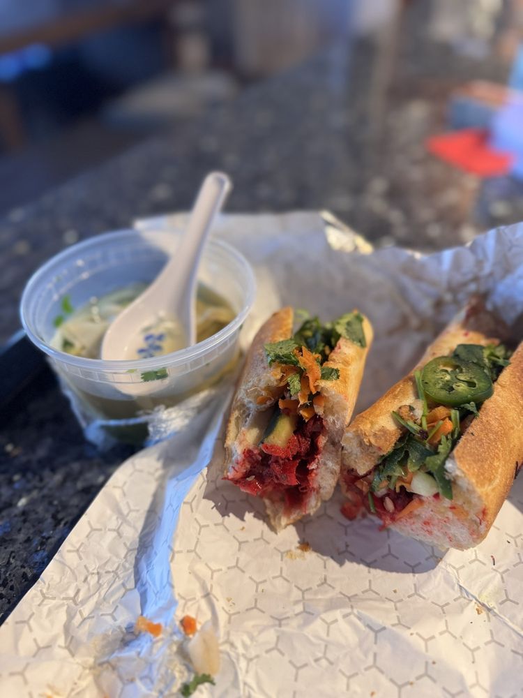 Food from Banh Mi City