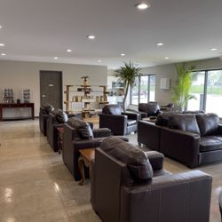 Havana Fine Cigars - Relaxing and comfortable seating