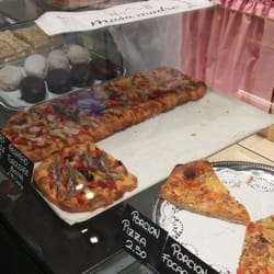 Masa Madre - Tambien tienen cocas y porciones de pizza. No va a ser solo dulce y pan