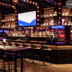 Puttshack - Scottsdale - Bar/Food Area