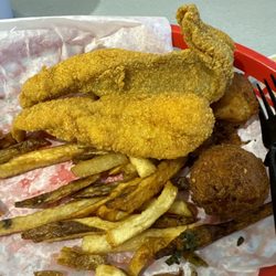 Flying Burger & Seafood Of Texarkana - Flying burgers food is reasonably priced, made fresh, and whatever u do don't forget the collard greens they're great!