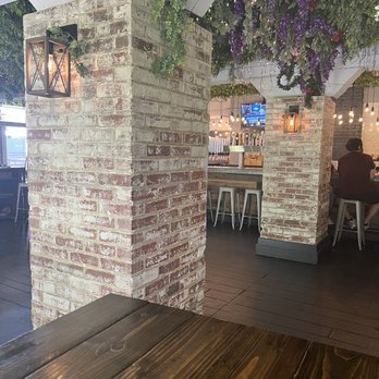 South House Garden - More ambiance and partial view of bar area - Pizza Near Me - Gaithersburg, Maryland South House Garden - More ambiance and partial view of bar area - Pizza Near Me - Gaithersburg, Maryland