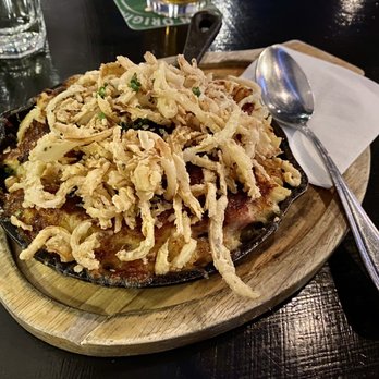 The Trestle - The French Mac & Cheese- Gruyere cheese sauce, Rotini pasta, caramelized onions, chives, bacon lardons - Cocktail Bars Near Me - Astoria, New York