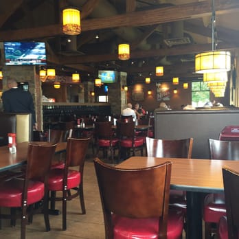 Dengeos - Restaurant seating - Greek Near Me - Buffalo Grove, Illinois