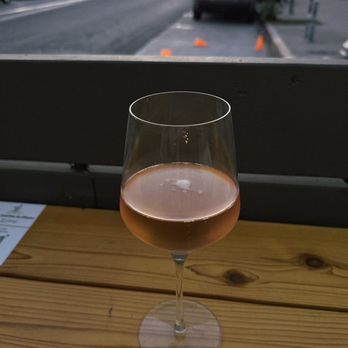 Art Du Vin - Natural Wine Bar - sparkling rosé - Wine Bars Near Me - Long Beach, California Art Du Vin - Natural Wine Bar - sparkling rosé - Wine Bars Near Me - Long Beach, California