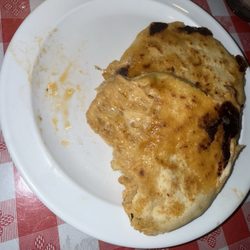 Mana Pupuseria & Taqueria - Pupusa chicharon