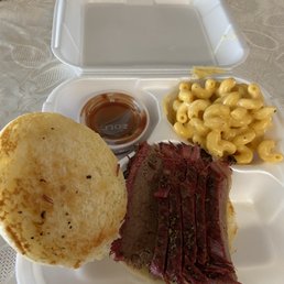 Tri-tip sandwich with Mac and cheese side! Tri-tip sandwich with Mac and cheese side!