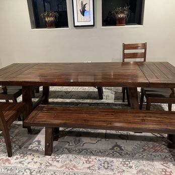 Turtle Rock Vineyards - Table In back room. Nov 2024. - Wineries Near Me - Paso Robles, California