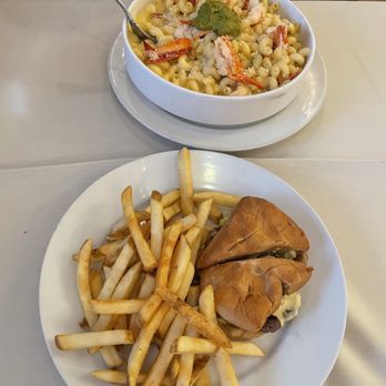 Flair Restaurant & Bar - Mac & cheese and Tenderloin of Beef Sandwich - New American Near Me - Southington, Connecticut Flair Restaurant & Bar - Mac & cheese and Tenderloin of Beef Sandwich - New American Near Me - Southington, Connecticut