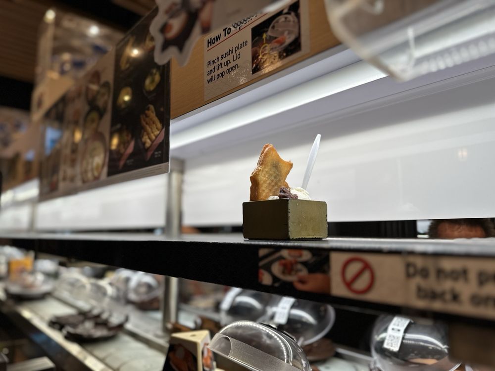 Kura Revolving Sushi Bar - Photo 2