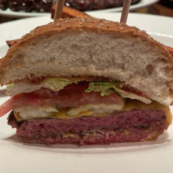 Doc B's Restaurant + Bar - Traditional Cheeseburger - New American Near Me - Austin, Texas