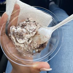 Paradise Shaved Ice & Ice Cream Shop - Moose Tracks ice cream single scoop.